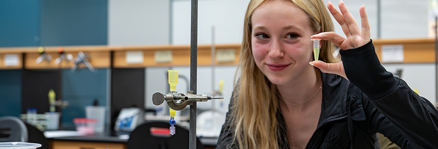 Rebecca Phillips from Guelph District Collegiate Institute, part of CMHF Discovery Day. (Photo credit: Megan Morris, Schulich Medicine & Dentistry).